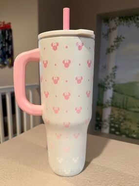 Brand new, never used Pink Minnie 40oz Tumbler with Handle